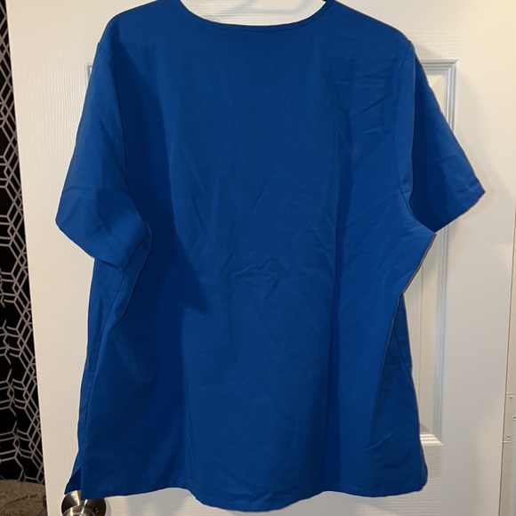 Figs Casma™ Three-Pocket Scrub Top Royal Blue I have 4 tops available all XXL - Picture 4 of 5